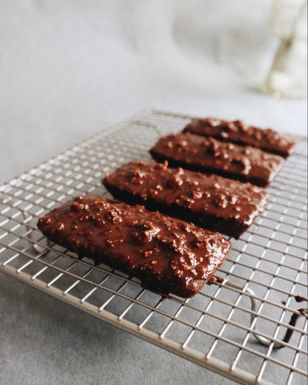 大人感之微苦朱古力！80%黑朱古力脆皮 · 特濃榛子金磚費南雪 (4入)